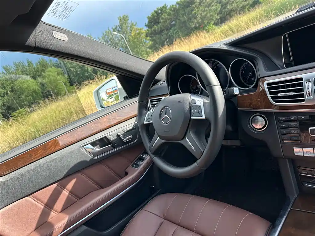 Mercedes-Benz E-Class 2015 — фото 16