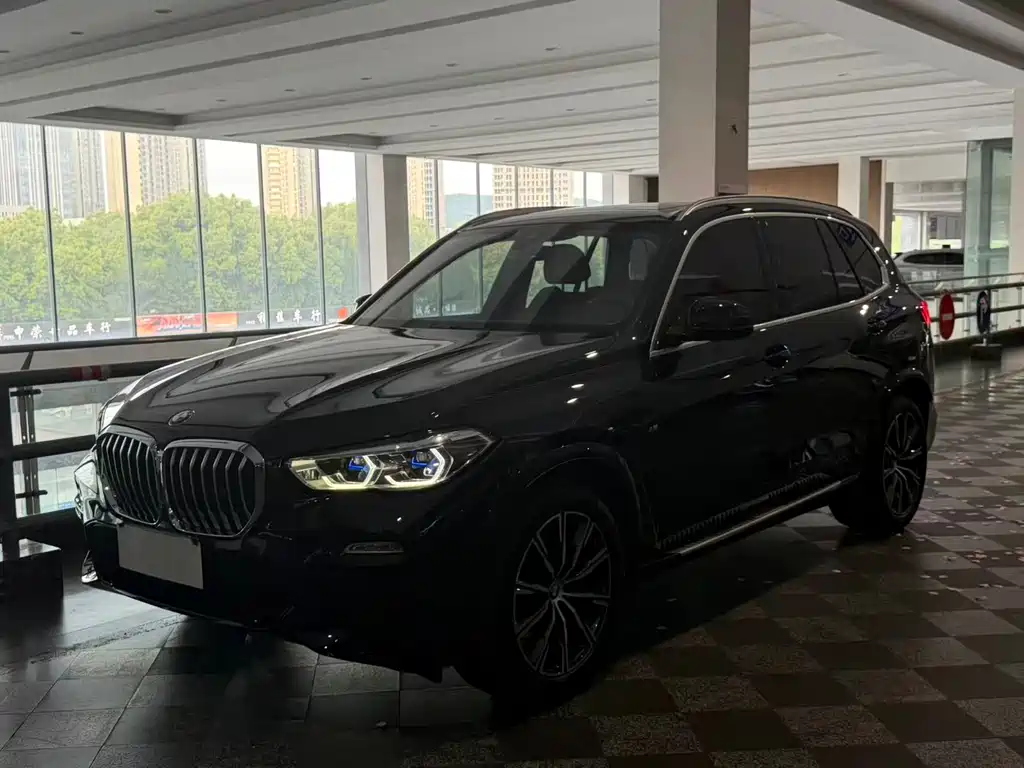 BMW X5 2021 — фото 1