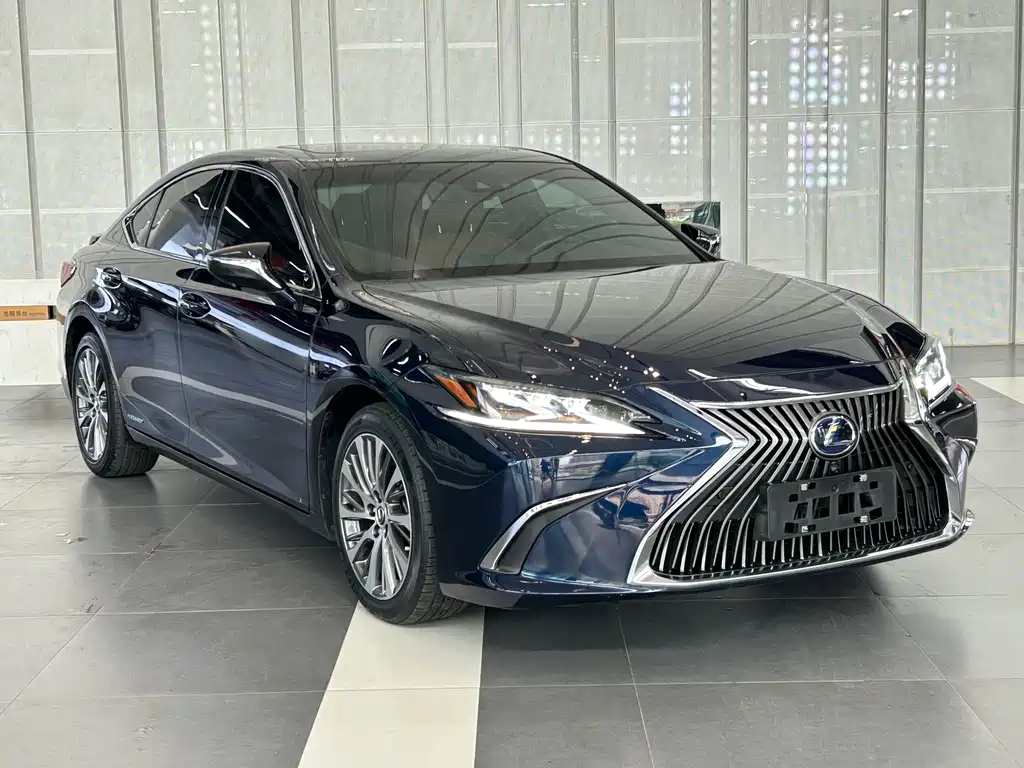 Lexus ES 2021
