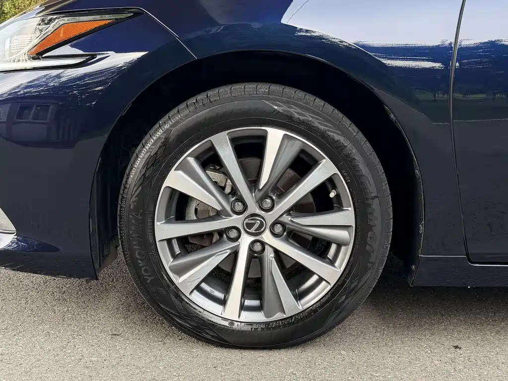 Lexus ES 2021 — фото 16