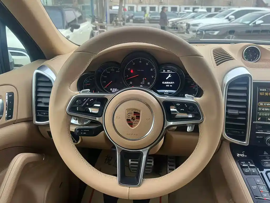 Porsche Cayenne 2016 — фото 24