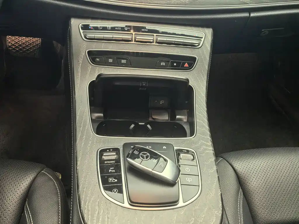 Mercedes-Benz E-Class 2023 — фото 16