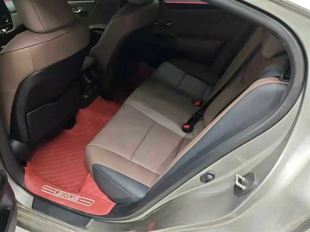 Lexus ES 2026