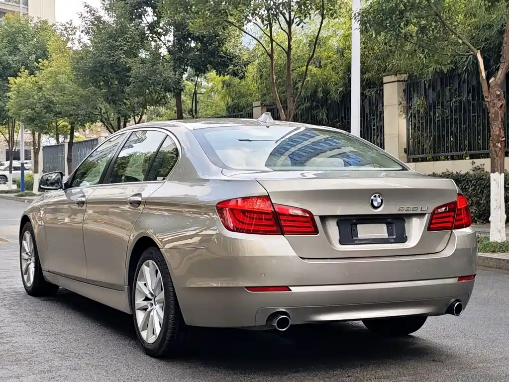 BMW 5 Series 2010 — фото 3