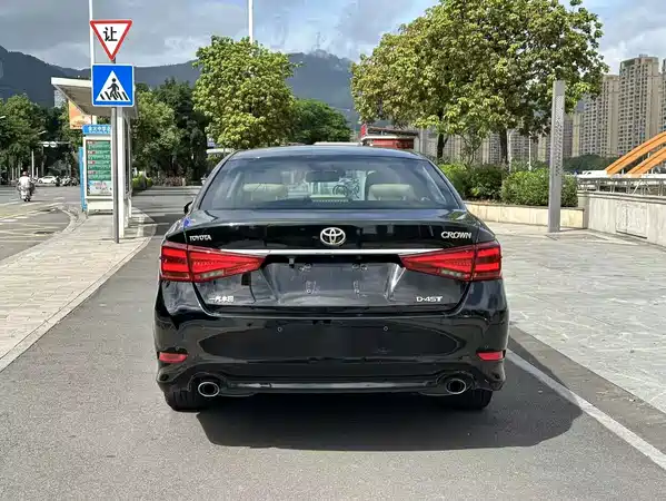 Toyota Crown 2018