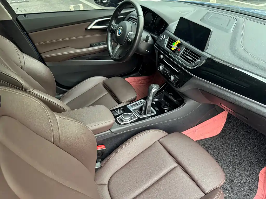 BMW 1 Series 2019 — фото 13