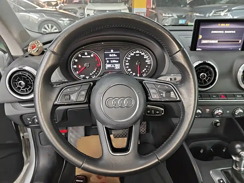 Audi A3 2018 — фото 11