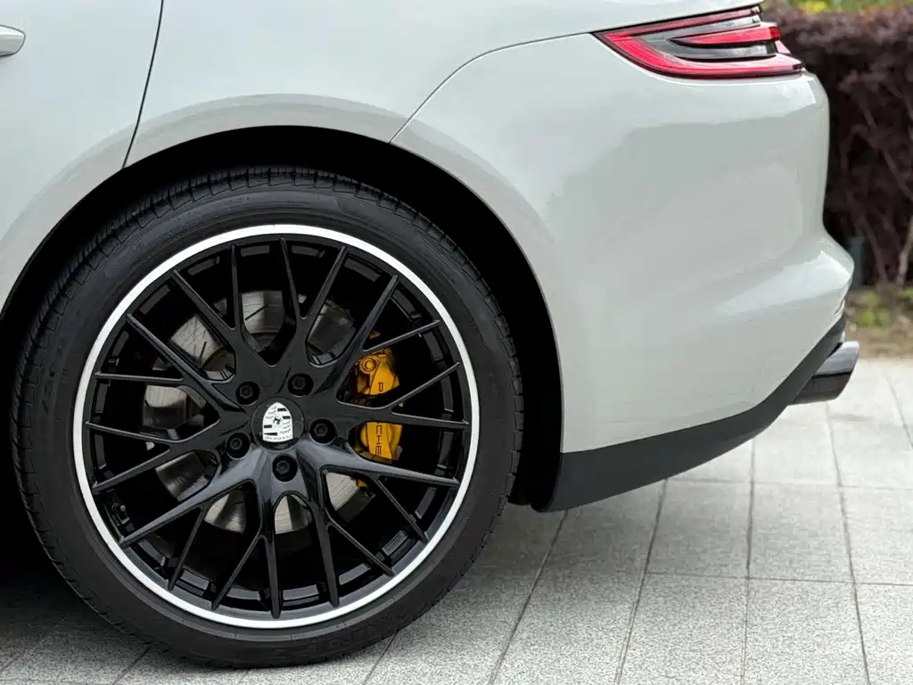 Porsche Panamera 2018 — фото 24