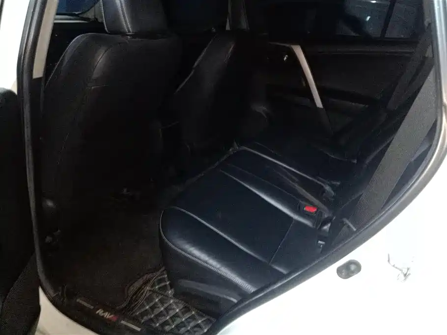 Toyota RAV4 2019 — фото 11