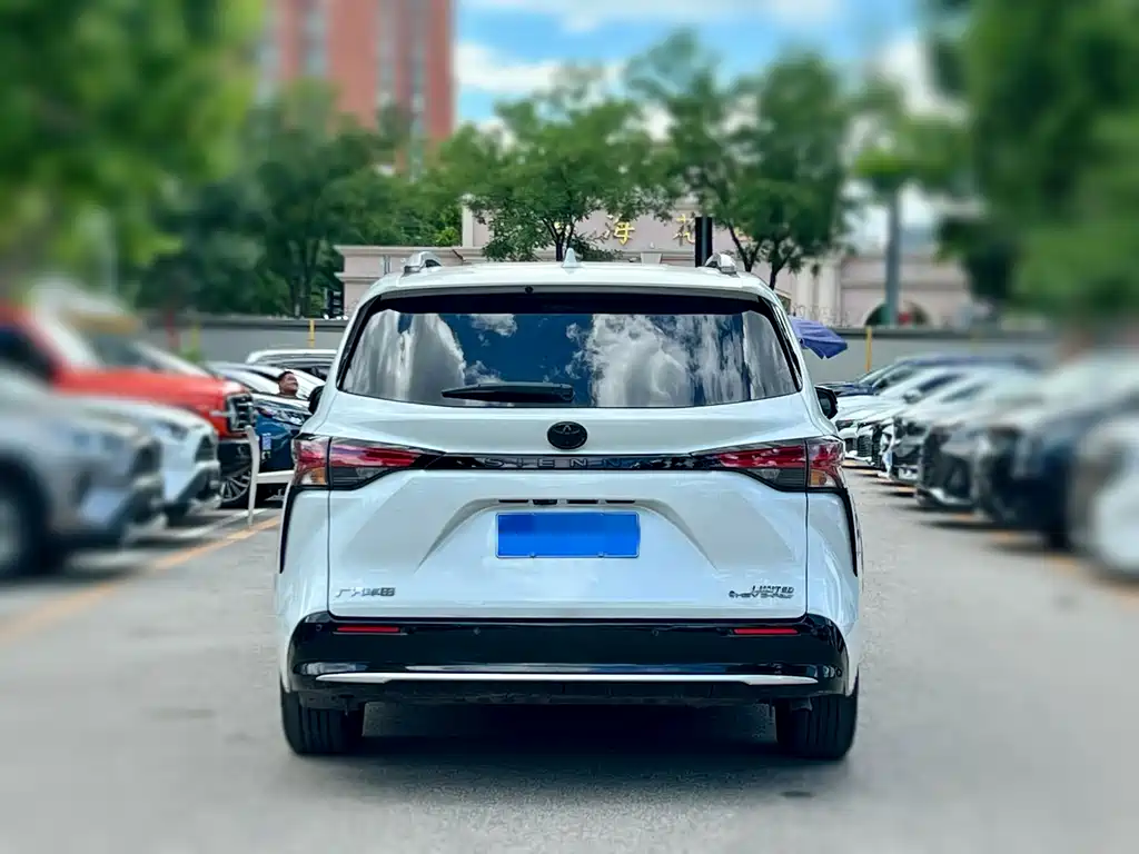 Toyota Sienna 2025