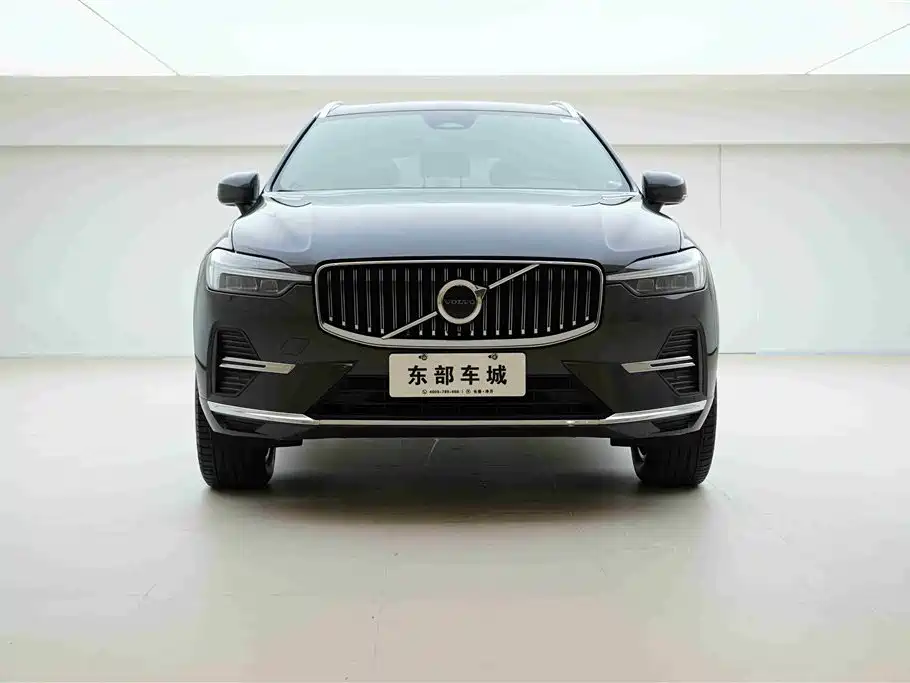 Volvo XC60 2022 — фото 2