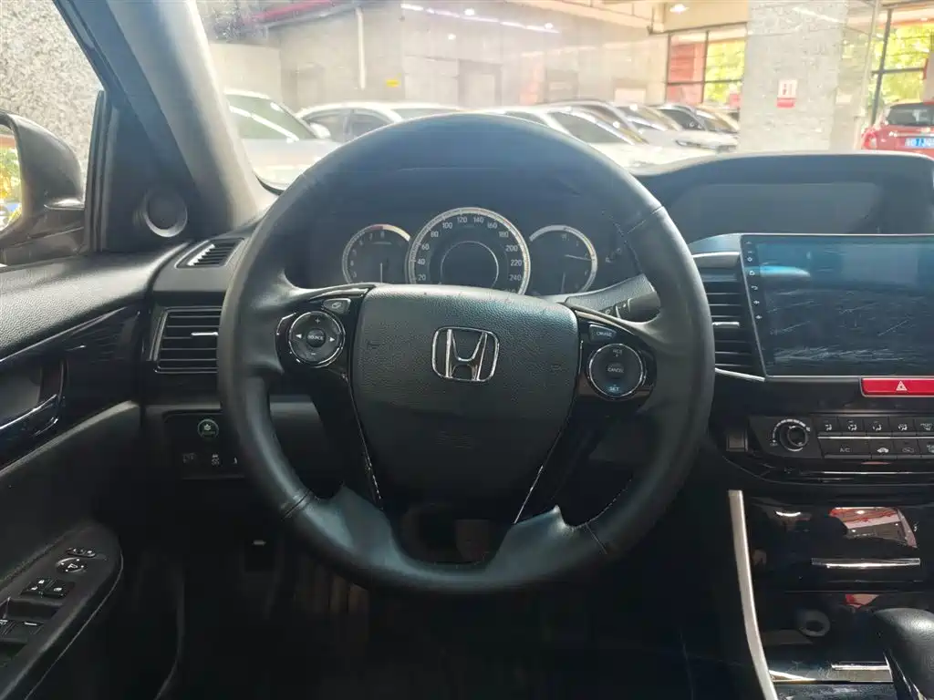 Honda Accord 2018 — фото 12