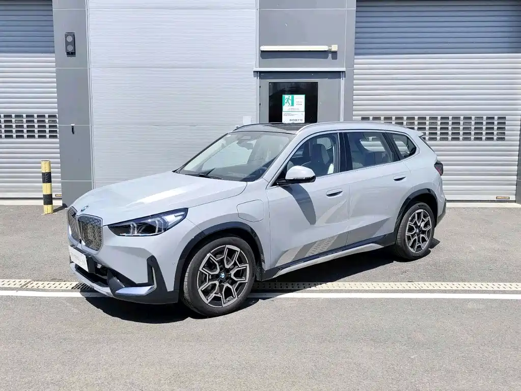 BMW iX1