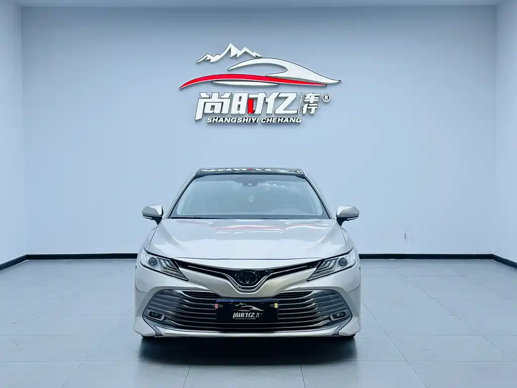 Toyota Camry 2020 — фото 2
