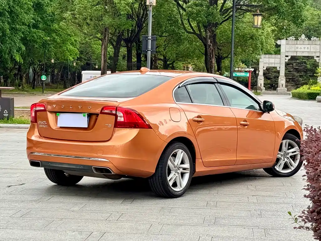 Volvo S60 2015 — фото 7