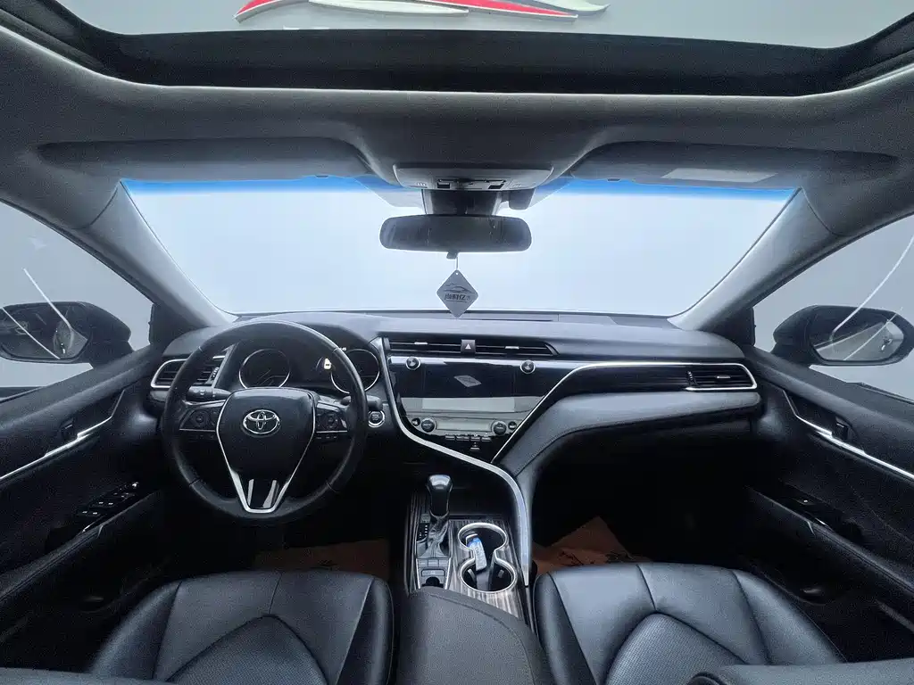 Toyota Camry 2020 — фото 18