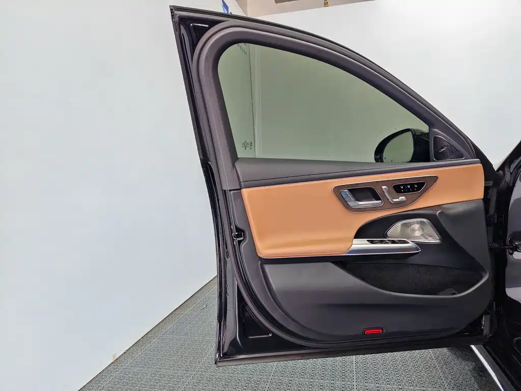 Mercedes-Benz E-Class 2025 — фото 13