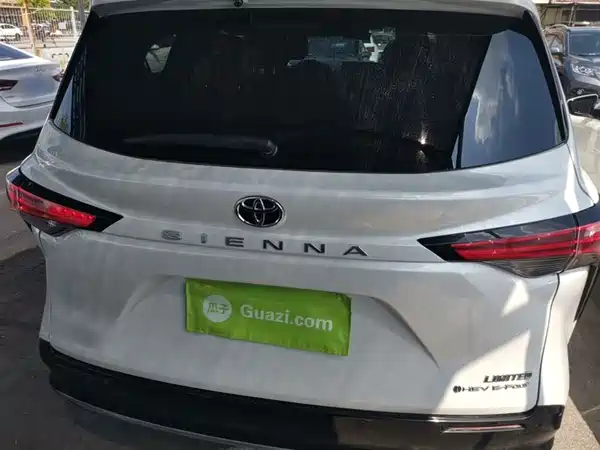 Toyota Sienna 2024