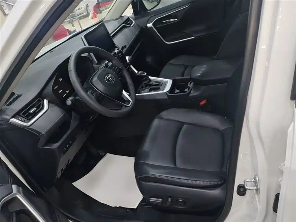 Toyota RAV4 2021 — фото 15