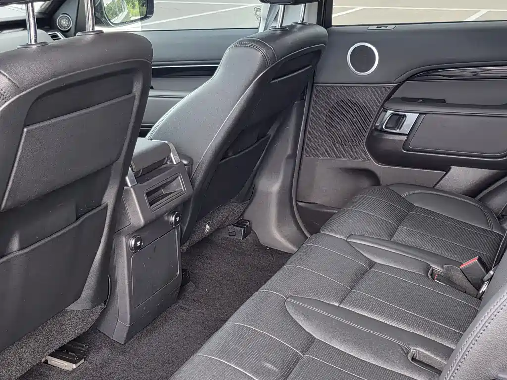 Land Rover Discovery 2018 — фото 12