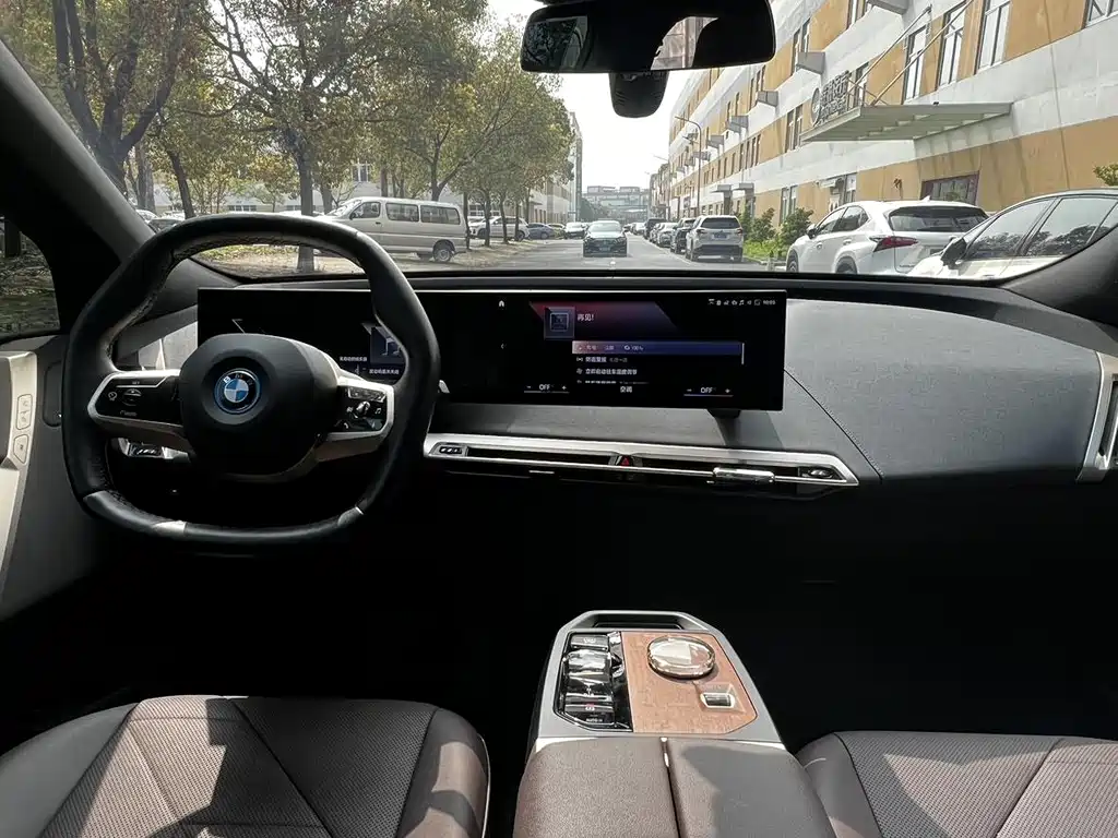 BMW iX 2023