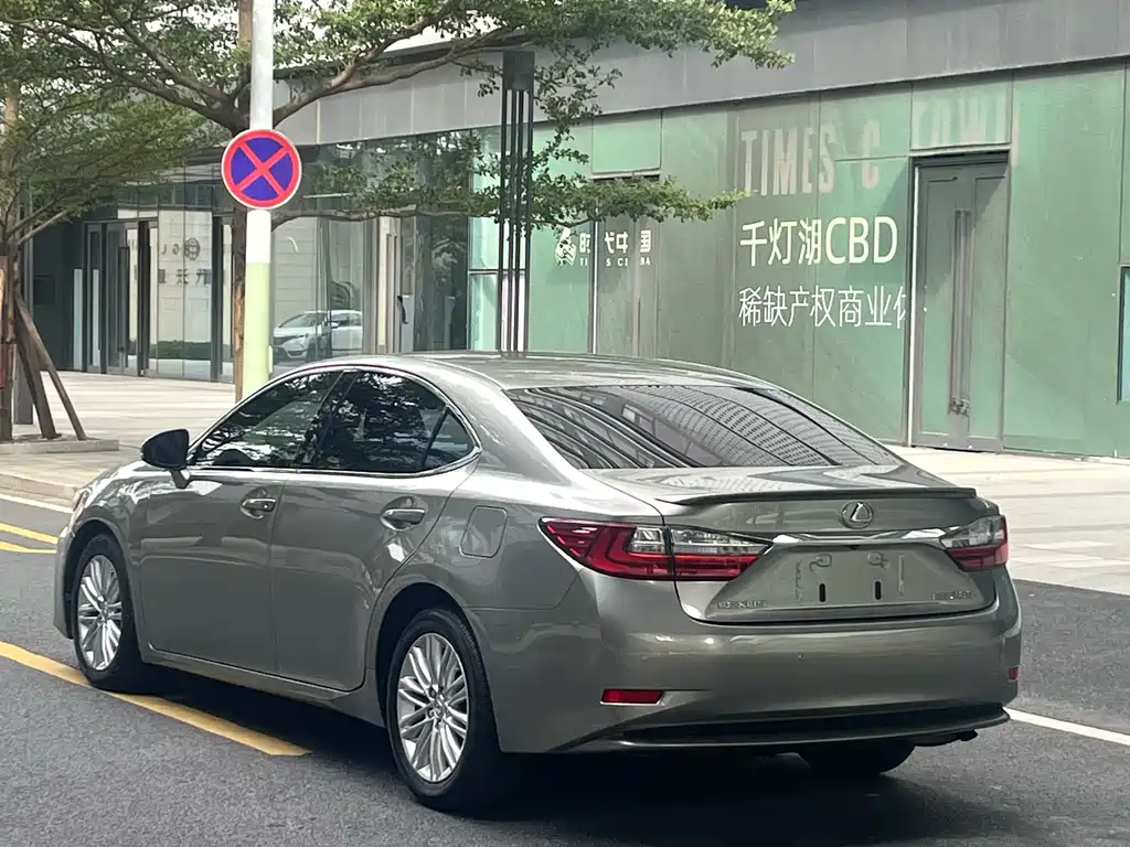 Lexus ES 2018 — фото 4
