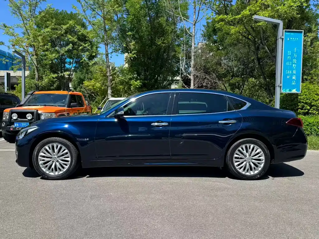Infiniti Q70 2018 — фото 17