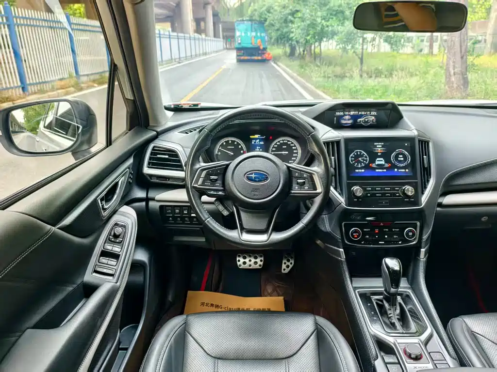 Subaru Forester 2023 — фото 12