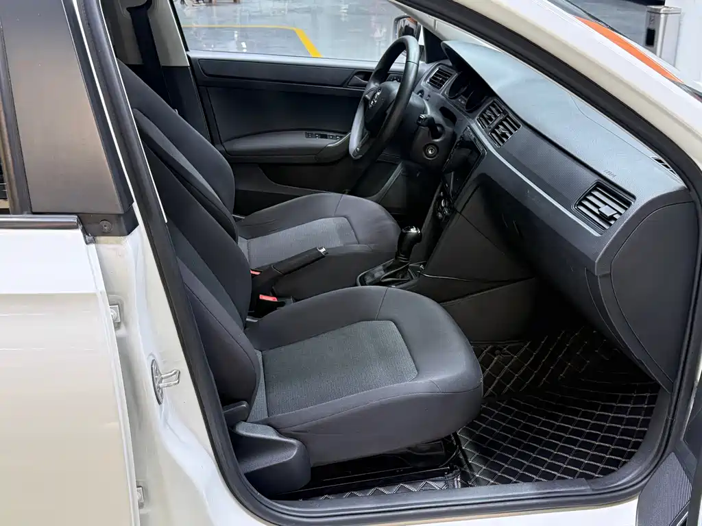 Skoda Rapid Spaceback 2019 — фото 9