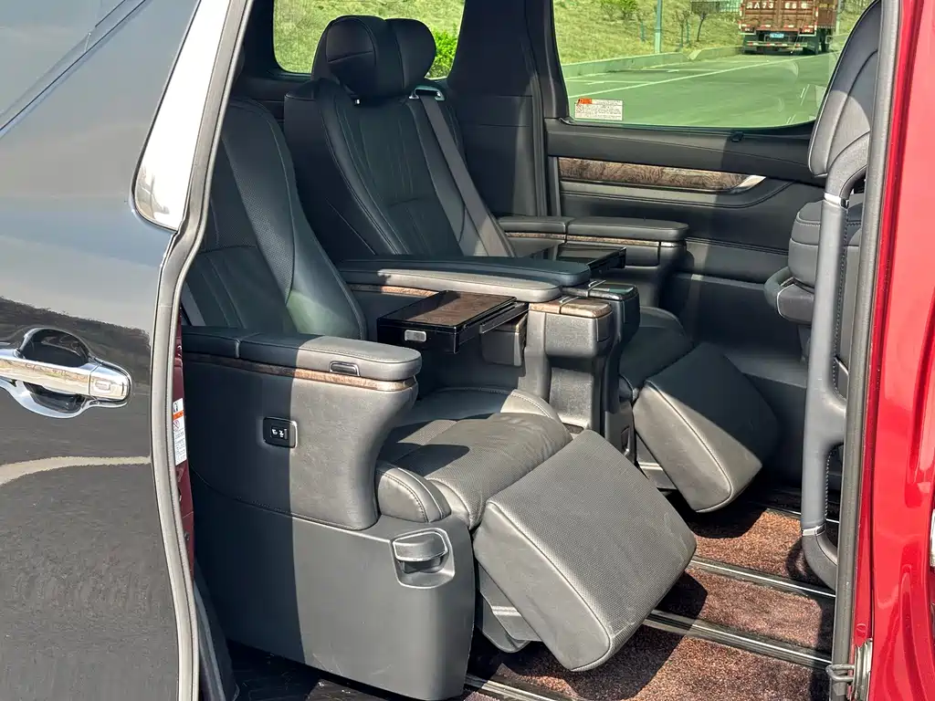 Toyota Vellfire 2022 — фото 18