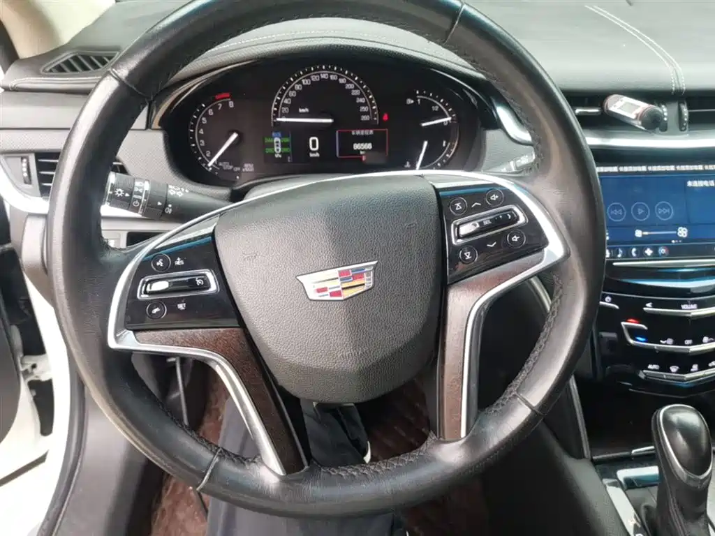 Cadillac XTS 2018 — фото 11