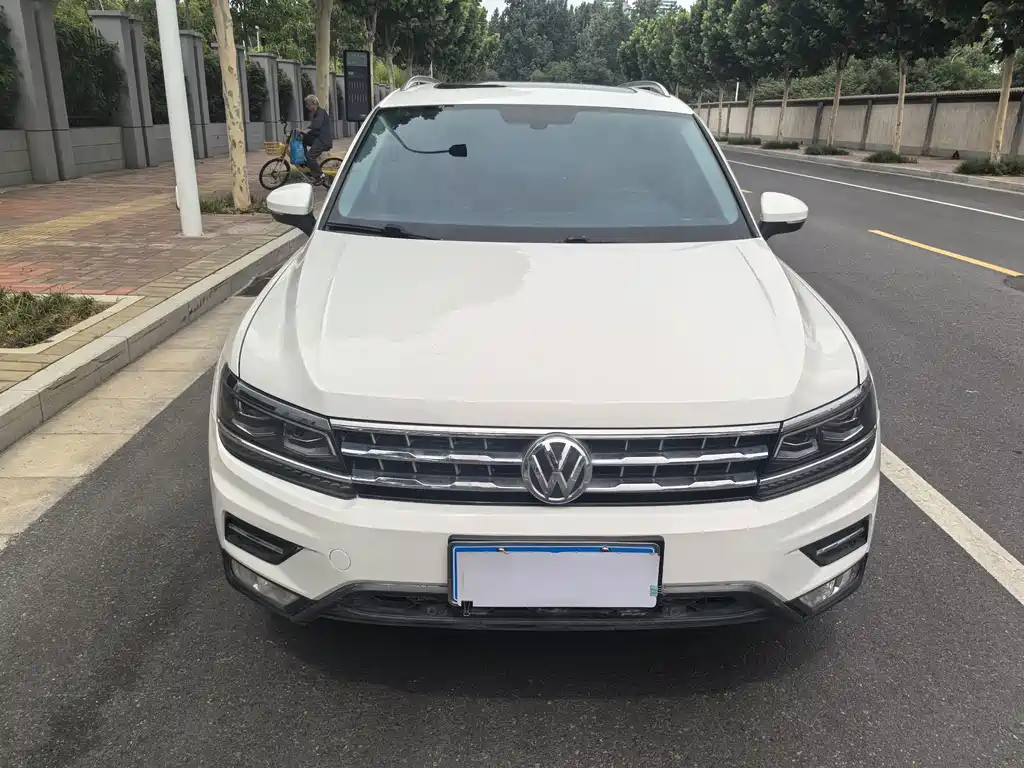 Volkswagen Tiguan L 2018 — фото 2