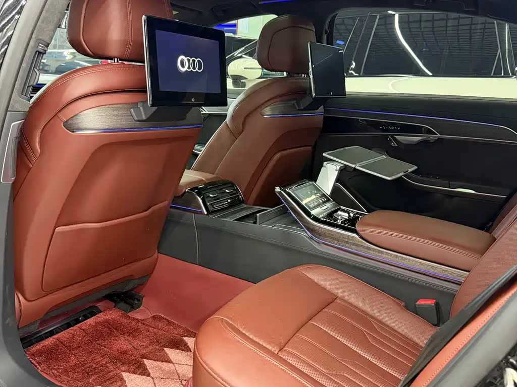 Audi A8 2021 — фото 10