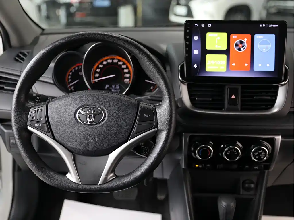 Toyota Yaris L 2022 — фото 9