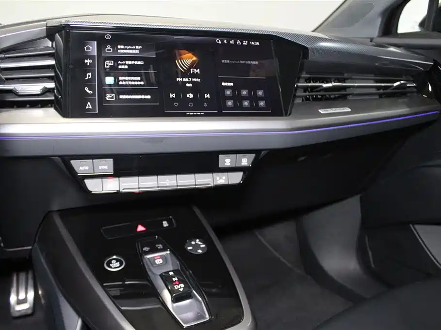 Audi Q4 e-tron 2025 — фото 12