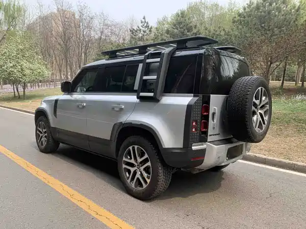 Land Rover Defender 2022