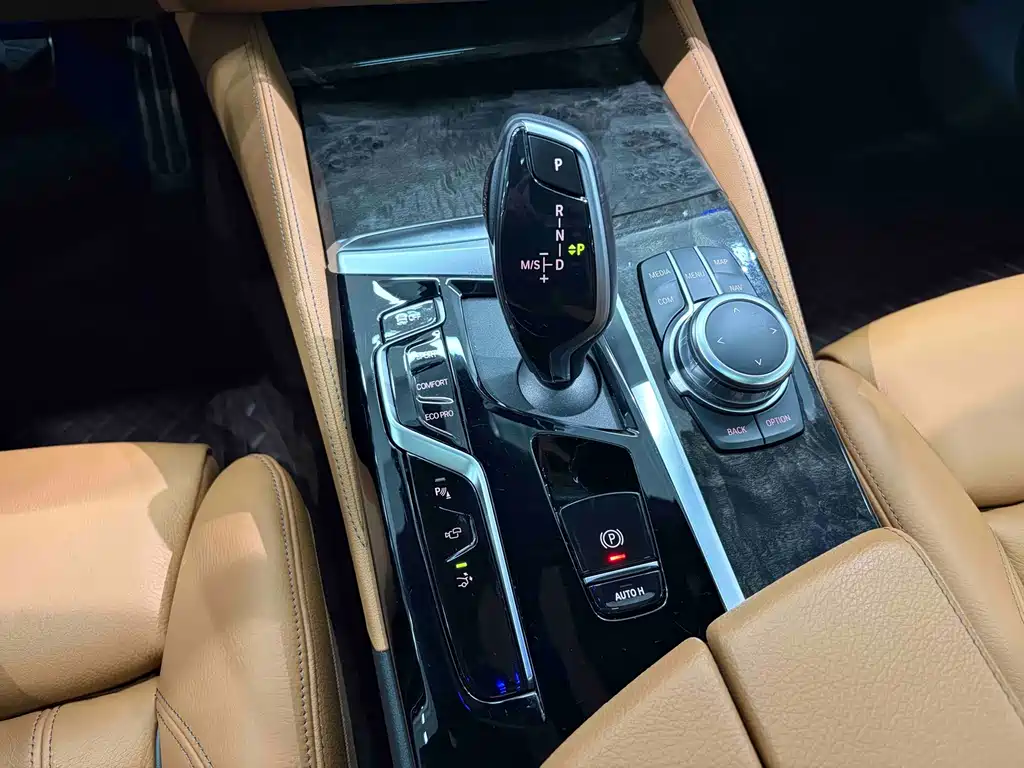 BMW 6 Series GT 2022 — фото 14