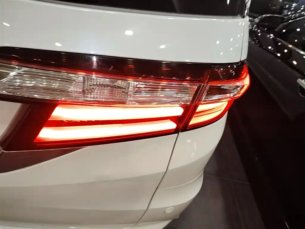 Honda Odyssey 2017 — фото 8