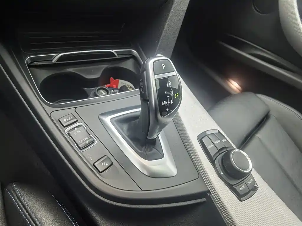 BMW 3 Series 2018 — фото 13