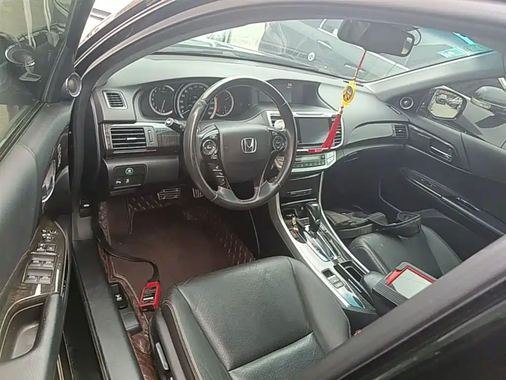 Honda Accord 2016 — фото 16