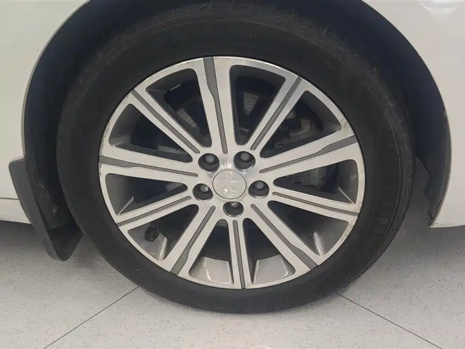 Peugeot 408 2016
