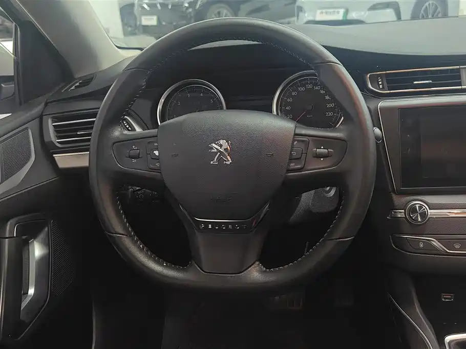 Peugeot 408 2016 — фото 15