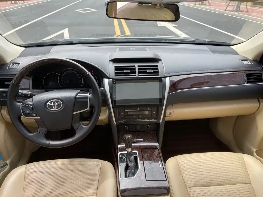 Toyota Camry 2017 — фото 6