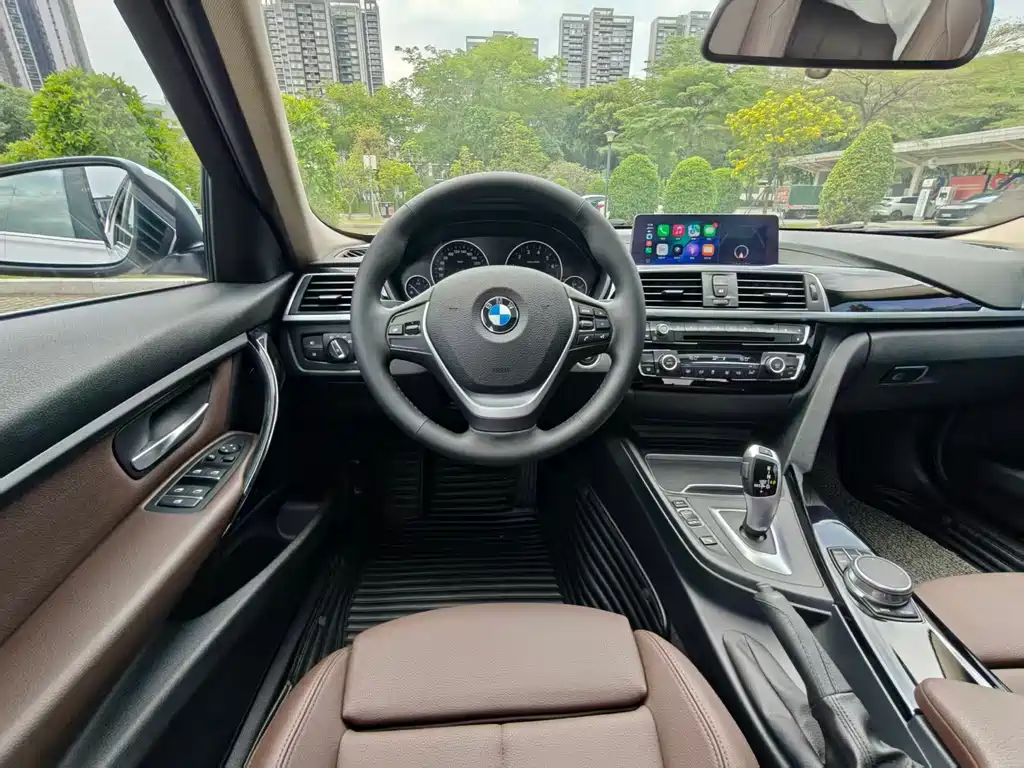 BMW 3 Series 2019 — фото 12