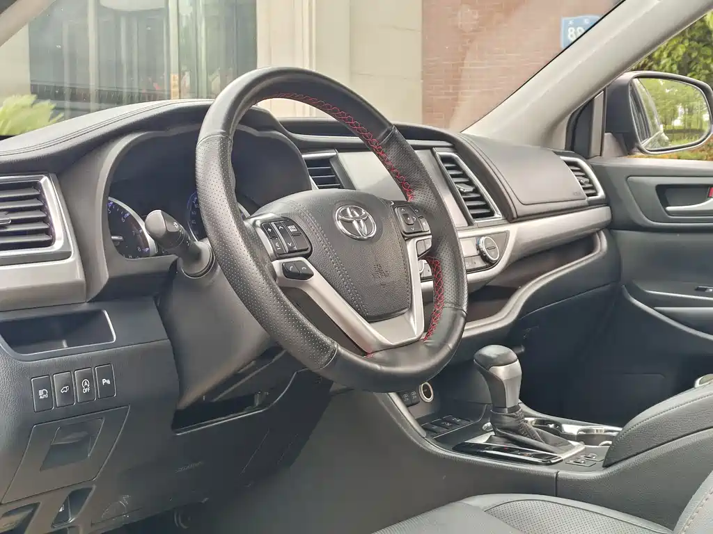 Toyota Highlander 2020 — фото 10