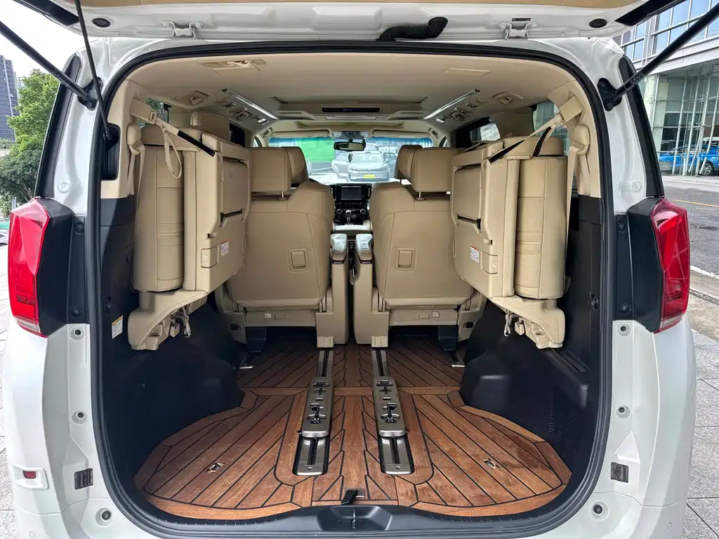 Toyota Alphard 2019 — фото 12