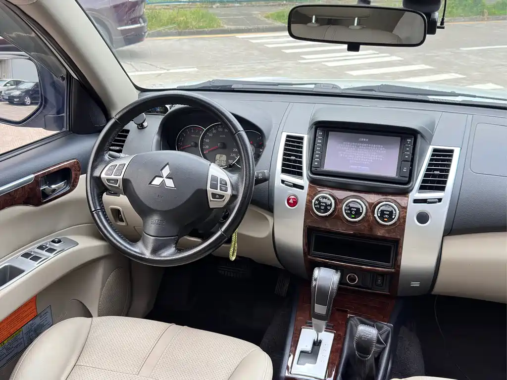 Mitsubishi Pajero Sport 2016 — фото 13