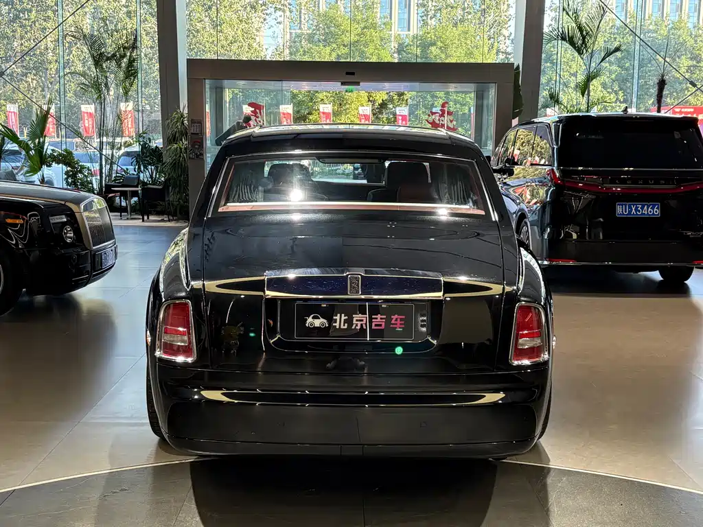 Rolls-Royce Phantom 2012 — фото 26
