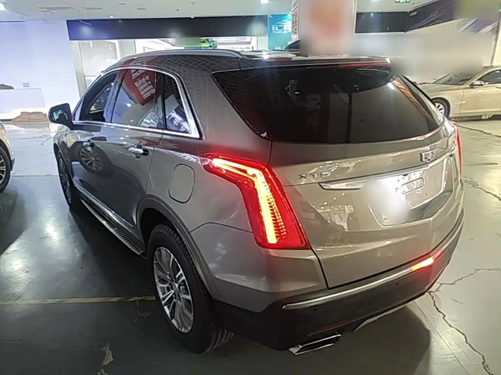 Cadillac XT5 2017 — фото 23