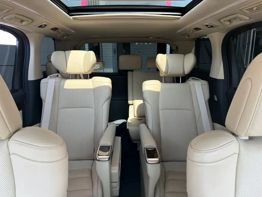 Toyota Alphard 2022 — фото 9